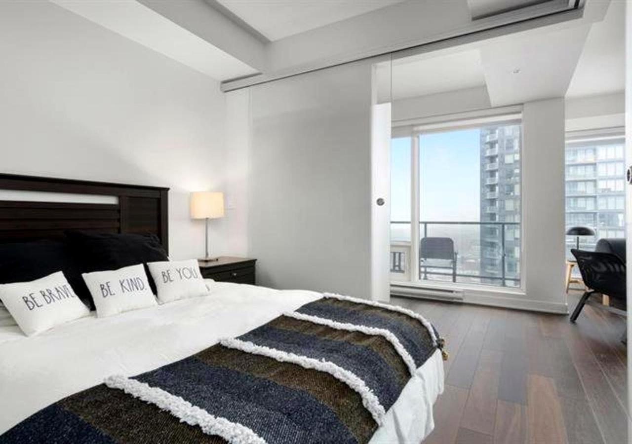 Spectacular Skyline Views - Downtown Montreal - Luxury Condo & Penthouse Стая снимка